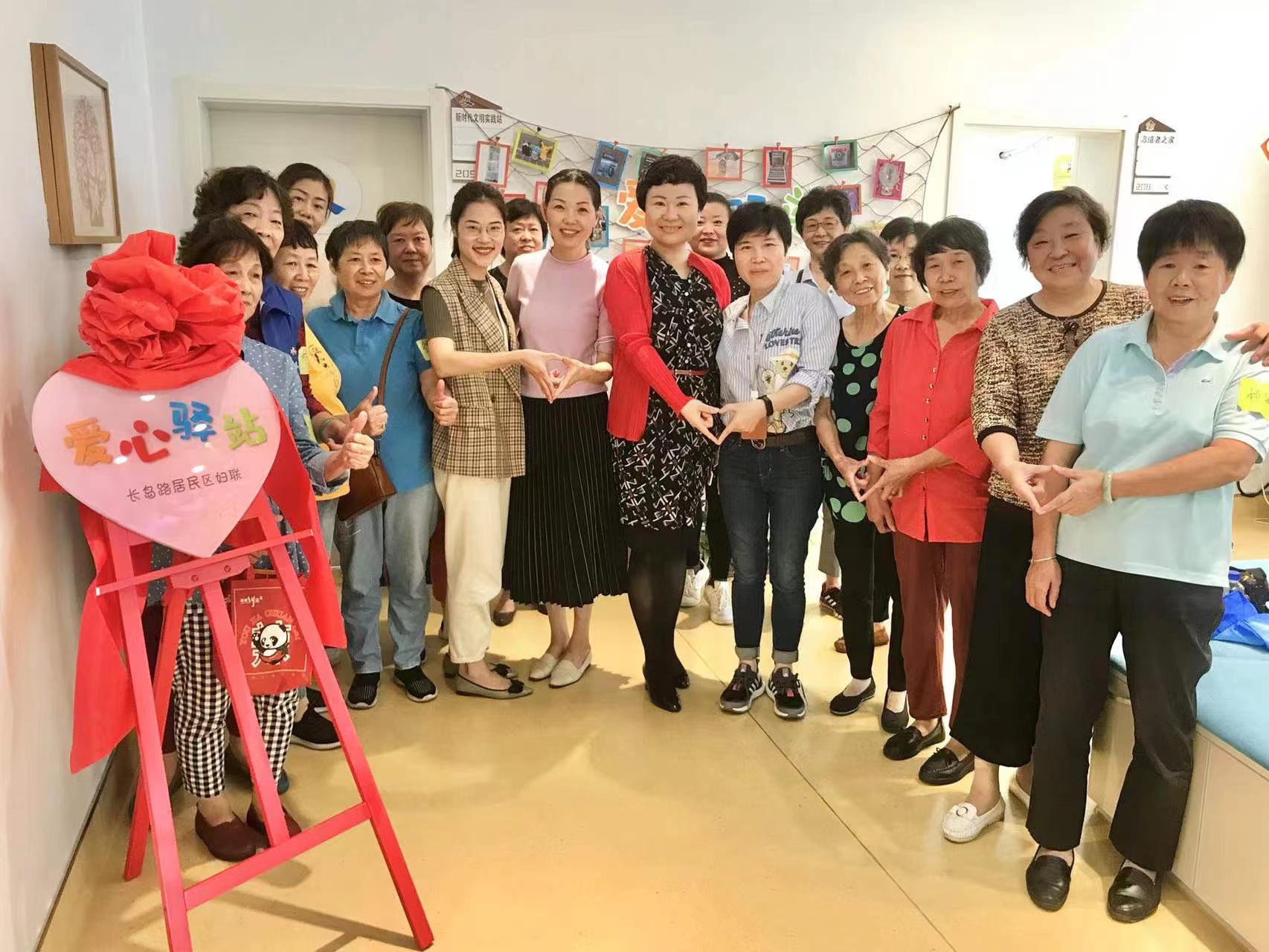  人人参与  汇聚治理合力 共建“幸福长岛”美好家园李秀勤，于2011年8月参加社区工作，先后工作于浦东新区浦兴路街道证二居委、金桥湾居委、荷五居委、银桥居委及中大居委，现担任长岛居民区书记。[详细]